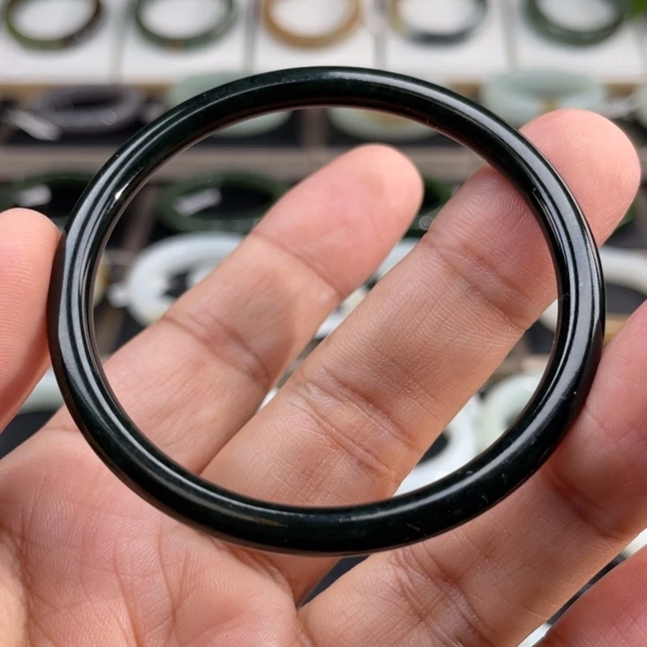 和田玉（青玉）手镯未镶嵌黑**舅