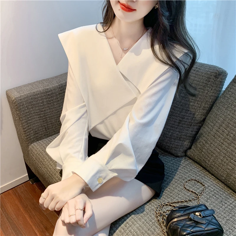 气质温柔减龄百搭不规则翻领衬衫女韩系时尚高级感宽松短款衬衣潮