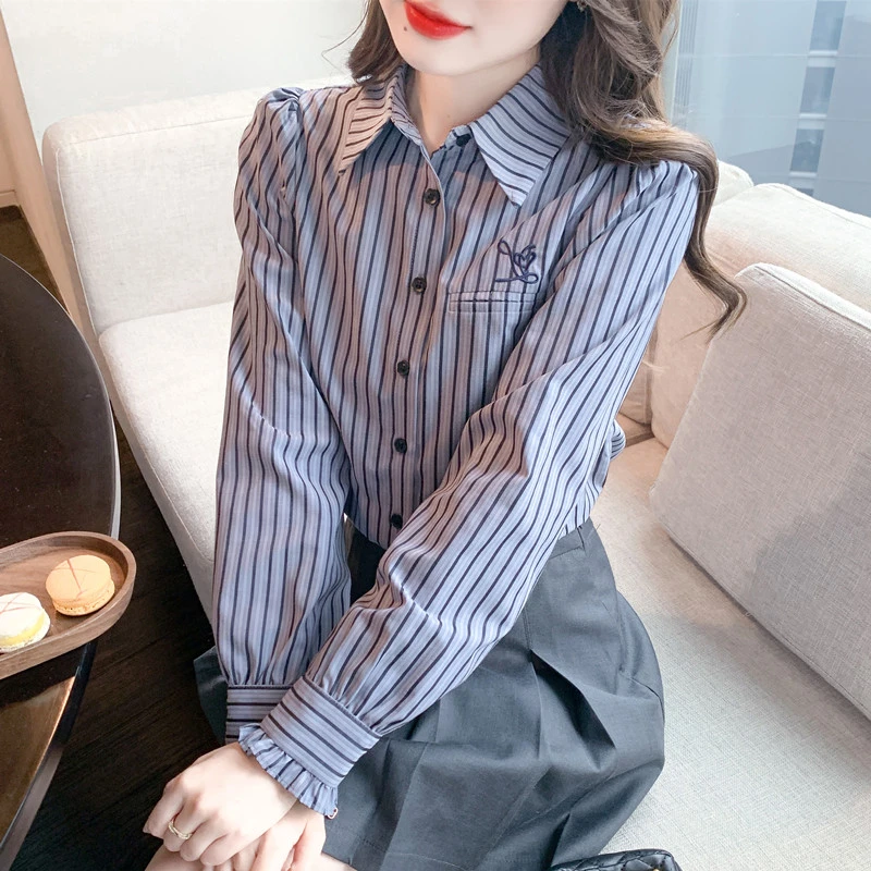 高级感翻领条纹绣花衬衫女秋装时尚显瘦洋气减龄复古百搭气质上衣