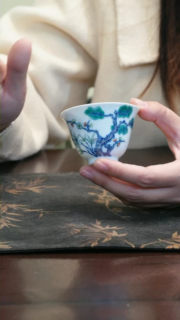 【闪购商品】陶瓷茶杯斗彩松竹梅岁寒三友