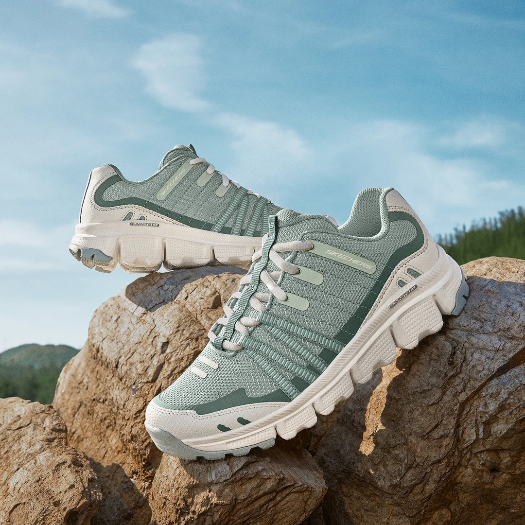 斯凯奇官方女鞋时尚轻量舒适透气运动鞋低帮绑带户外鞋180149