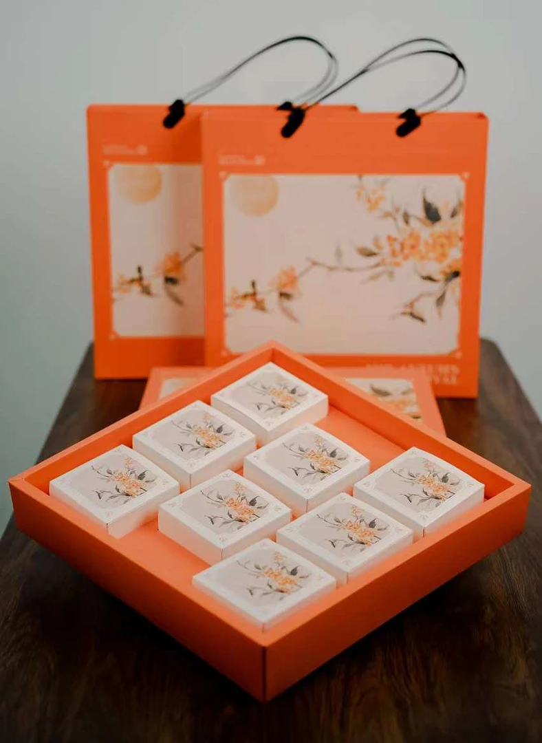 中秋月饼一盒8粒640g精品礼盒装经典广式精致软糯流心馅