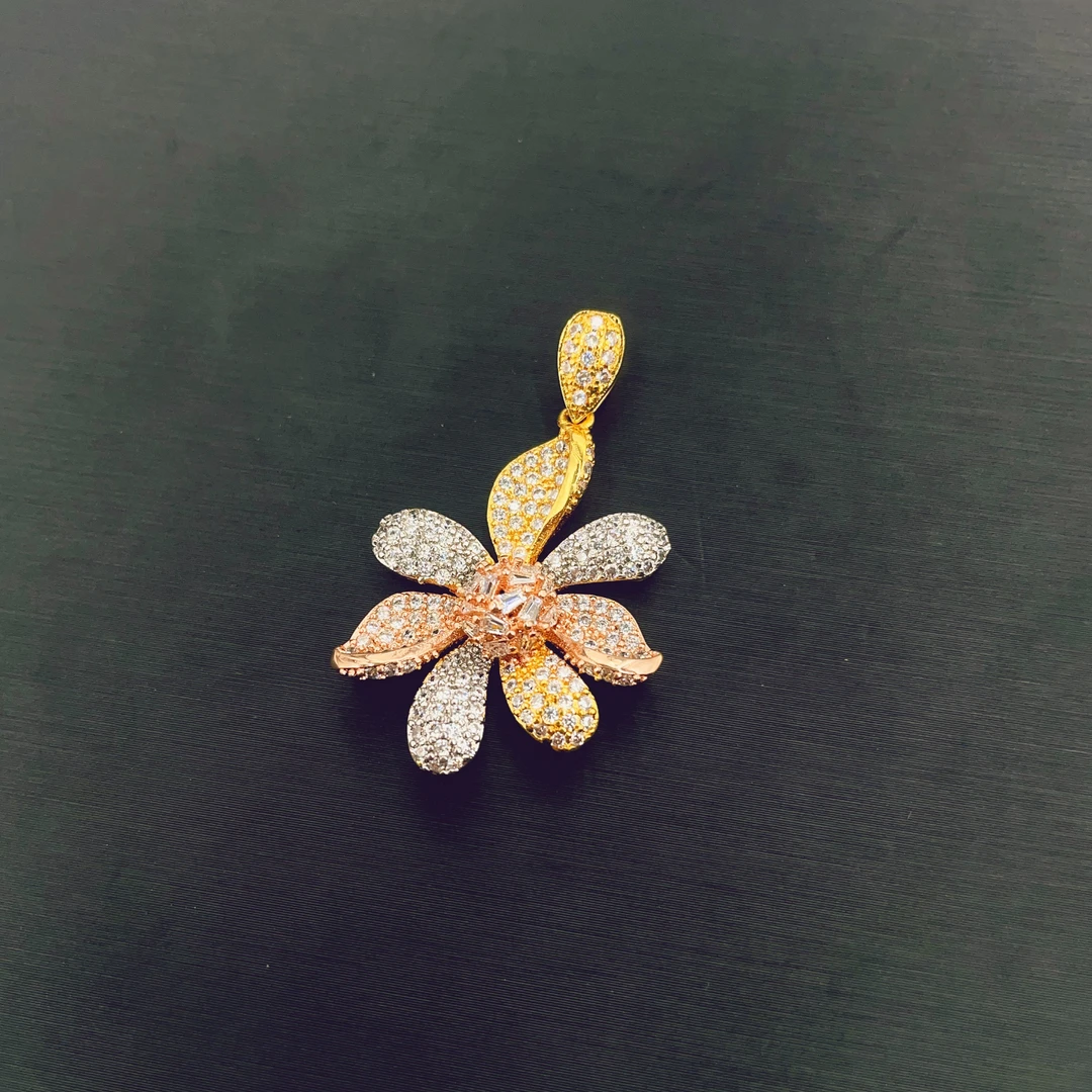 吊坠 2321 意式三彩色满镶花瓣吊坠多样性发货