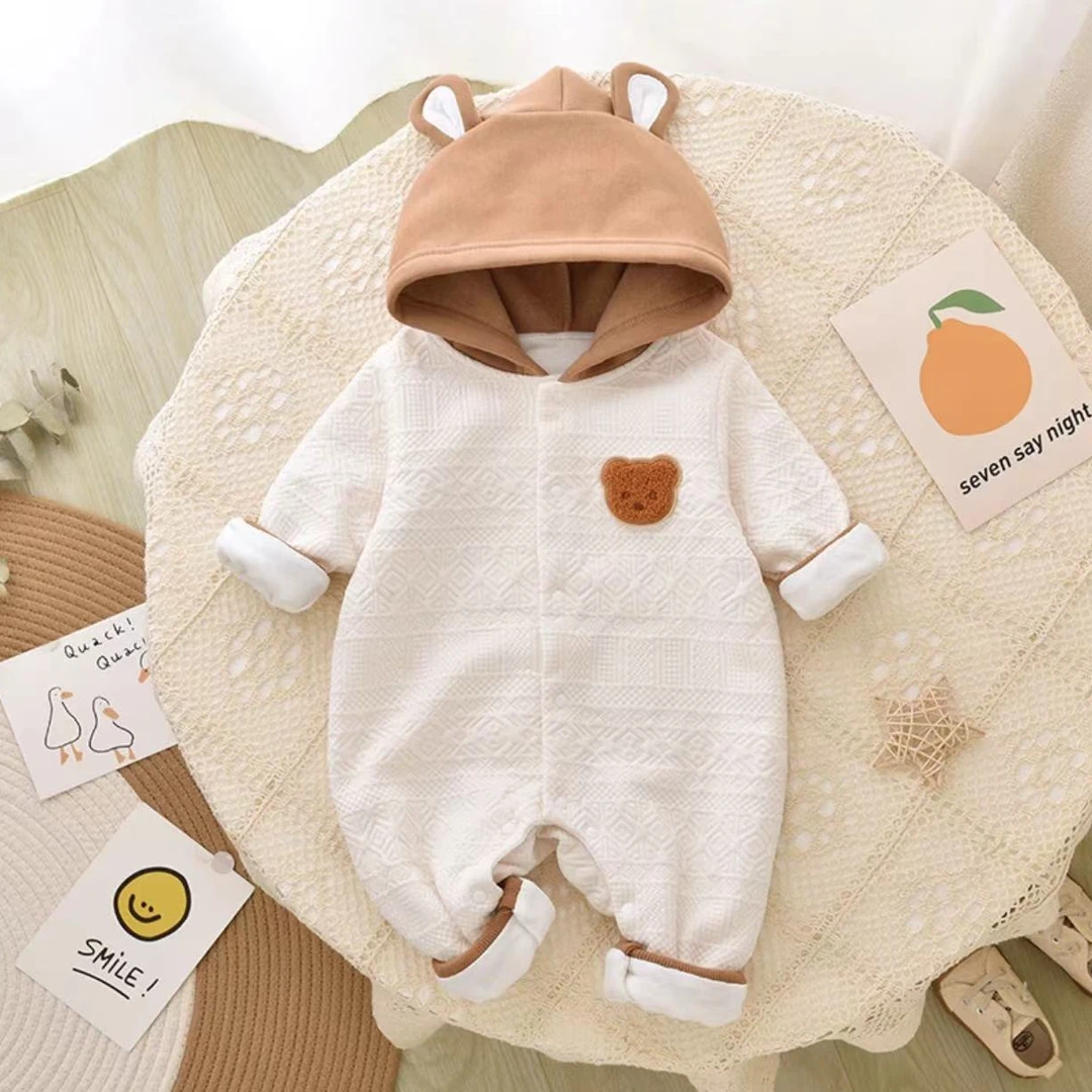 2200195婴幼儿春秋款时尚洋气百搭外出压花熊双层带帽连体哈衣