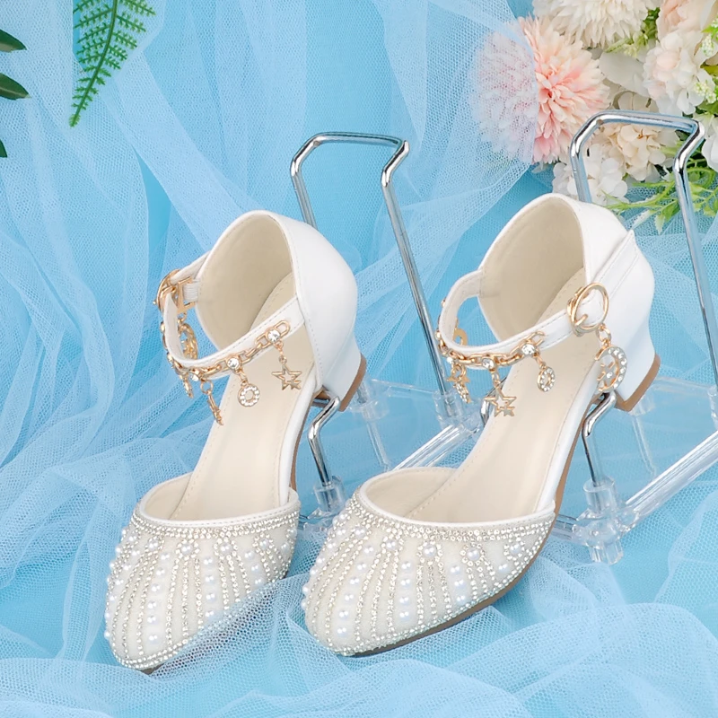 白色百搭透气春夏银色尖头小女孩银色跟鞋粗跟高跟走秀钢琴表演鞋