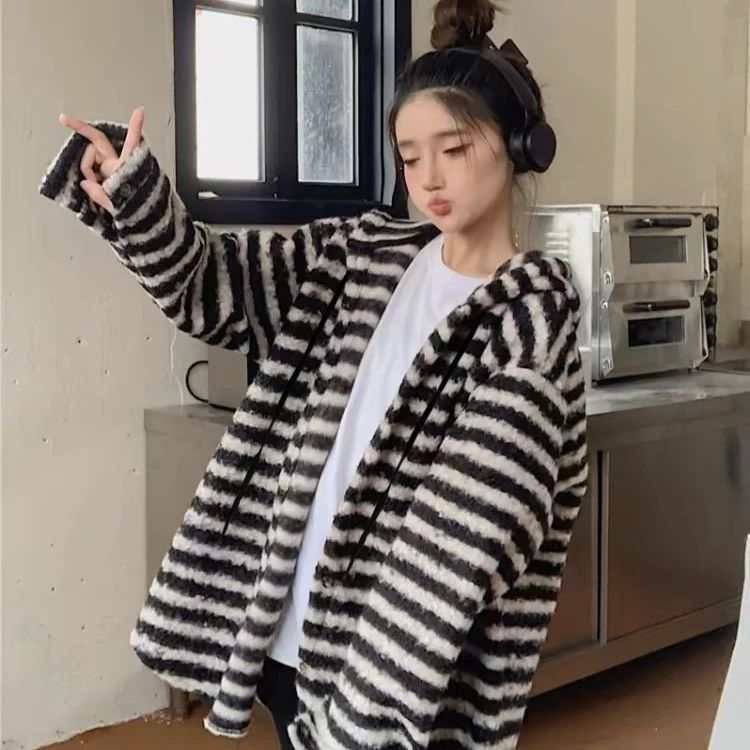 韩系慵懒风条纹连帽外套女秋季2024新款休闲百搭宽松显瘦长袖开衫
