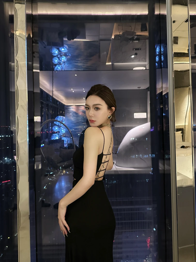 XIA.【自由女】后背镂空设计感美背