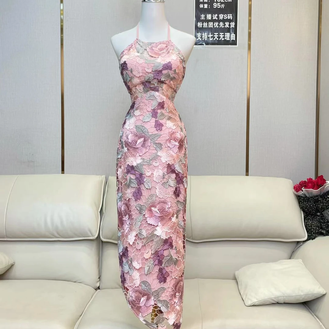 鱼子定制「晚香玉」气质温柔轻奢修身刺绣蕾丝挂脖连衣裙Q0808