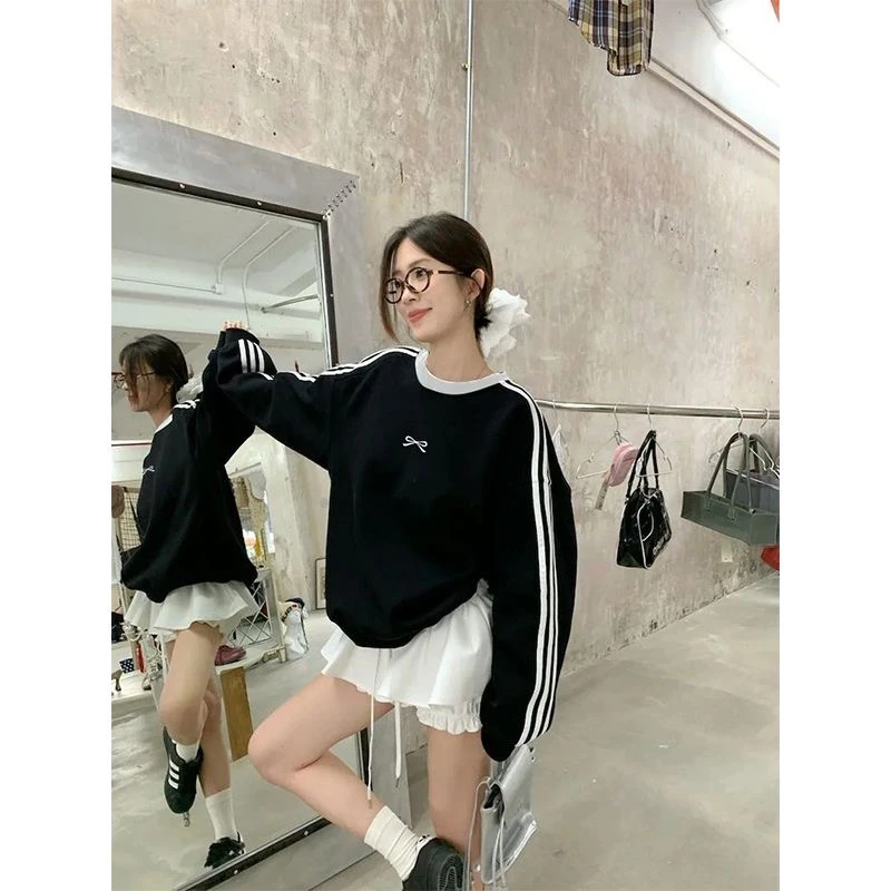 重磅可爱蝴蝶结印花三杠圆领卫衣女多巴胺甜美新款设计秋冬季上衣