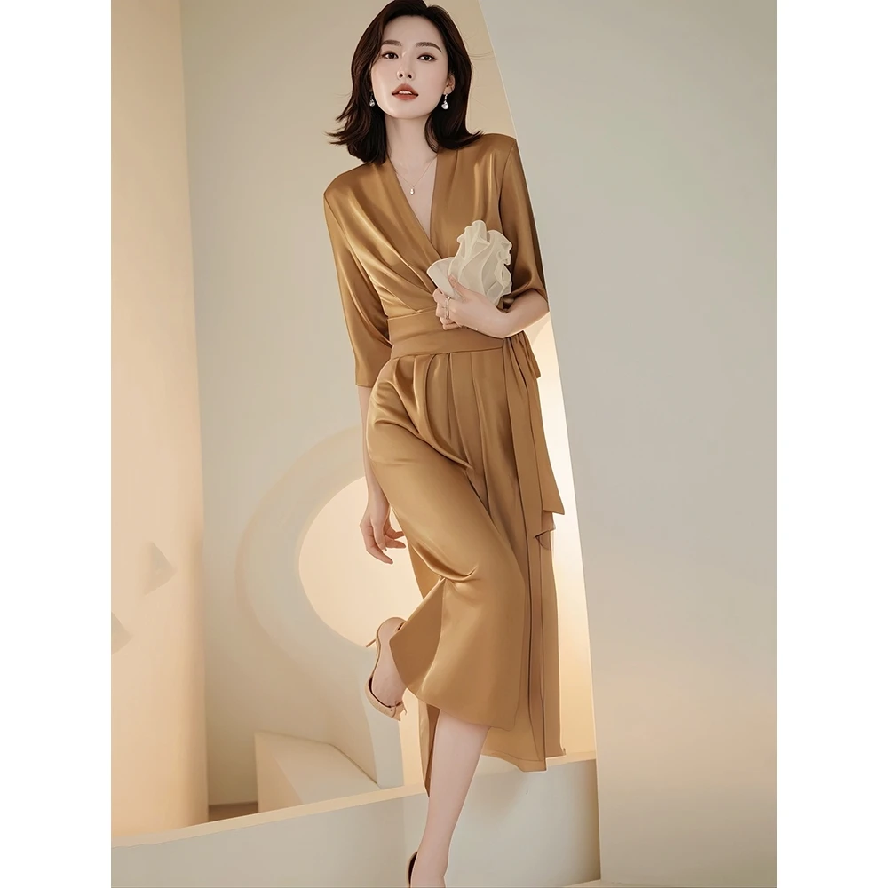 早秋新款时尚法式高端精致典雅大气华丽女人味简约轻奢纯色连衣裙