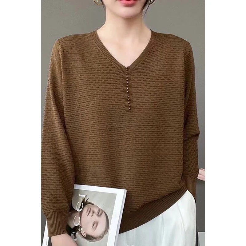 V领钉珠洋气针织衫女2024新款春秋内搭上衣薄款大码胖MM遮肚毛衣