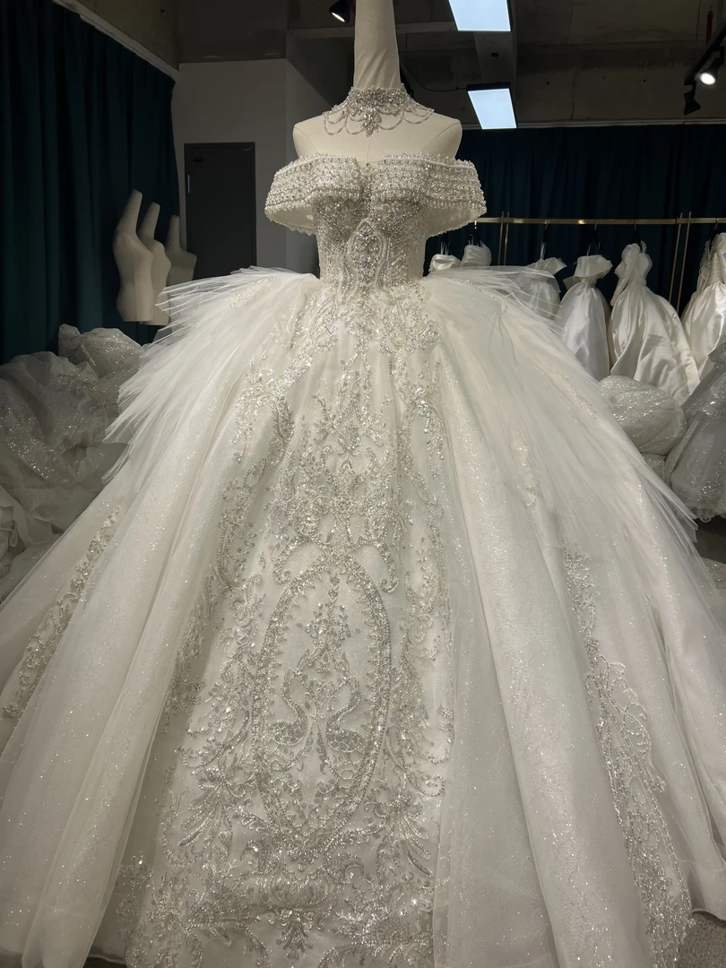 新款一字肩重工拖尾，酒店婚礼，教堂婚礼均可