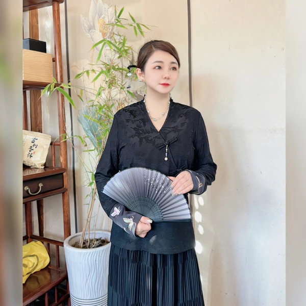 【蝶舞】V领冬季加绒刺绣新中式夏季提花上衣秋季春秋长袖国风Q263