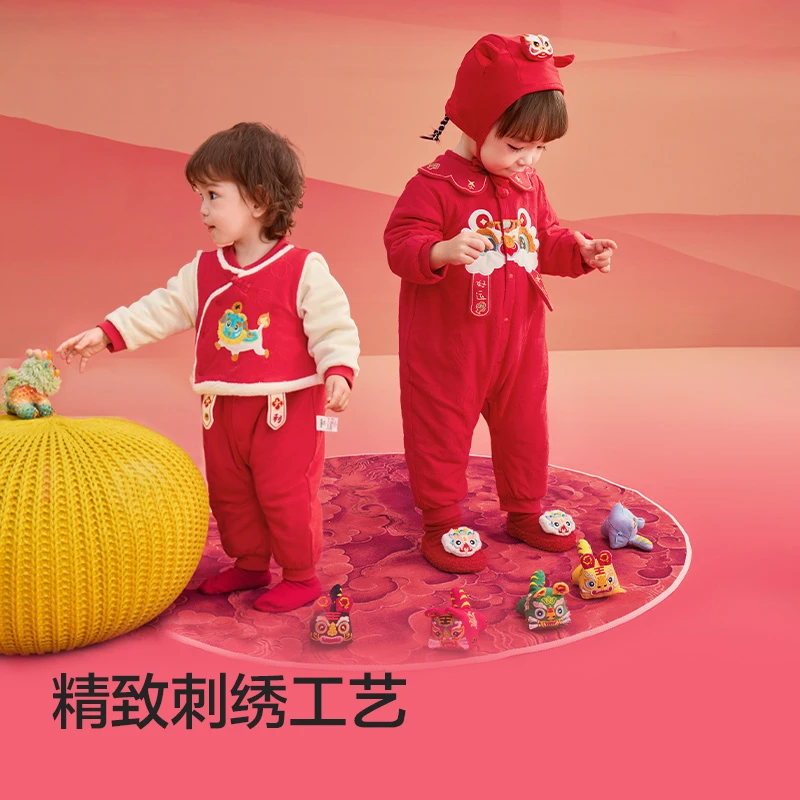 巴拉巴拉童装婴儿连体衣新生儿宝宝衣服2025年新款春装新年季加厚