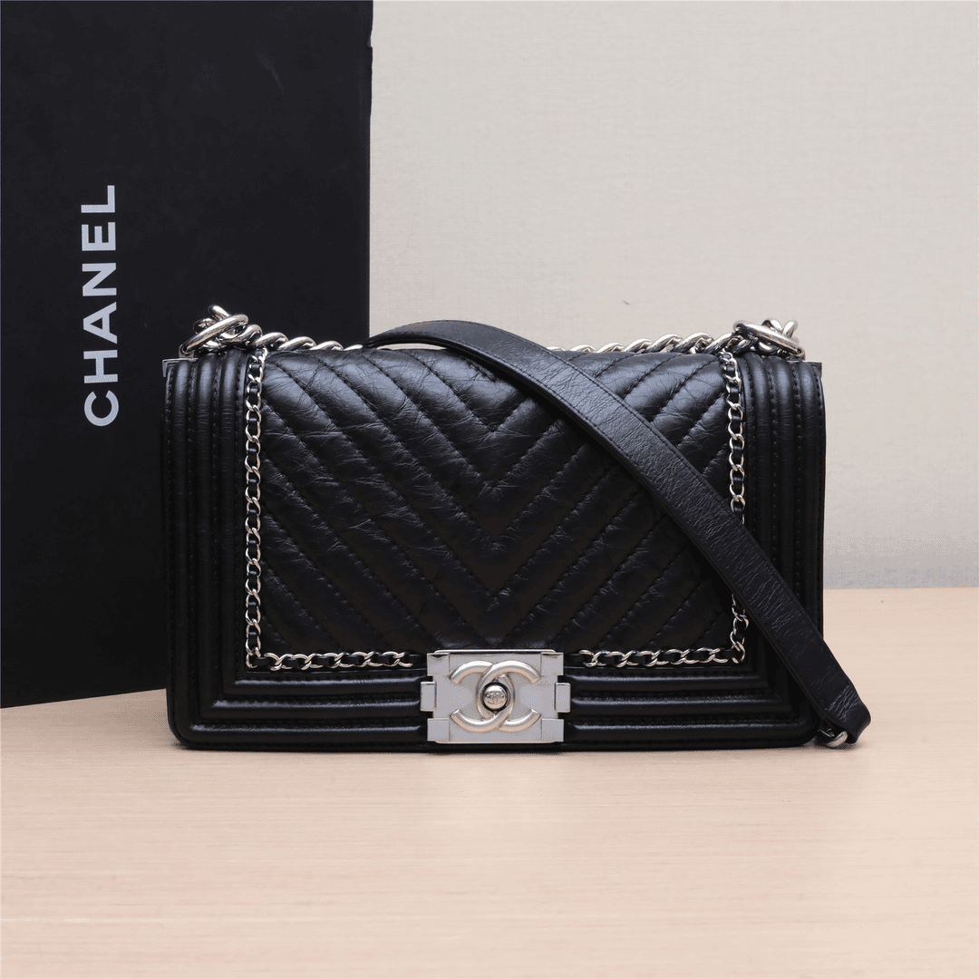 99新 Chanel/香奈儿 小花璐璐P213970365 LEBOY 中号 V纹 24开