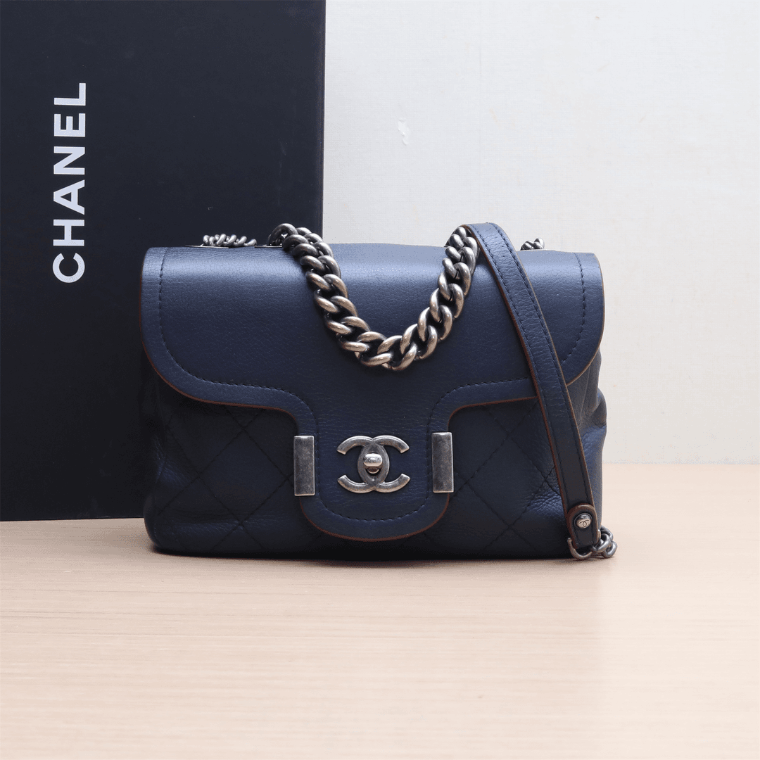 99新 Chanel/香奈儿 小花璐璐P224724021邮差小号 墨蓝色 25开