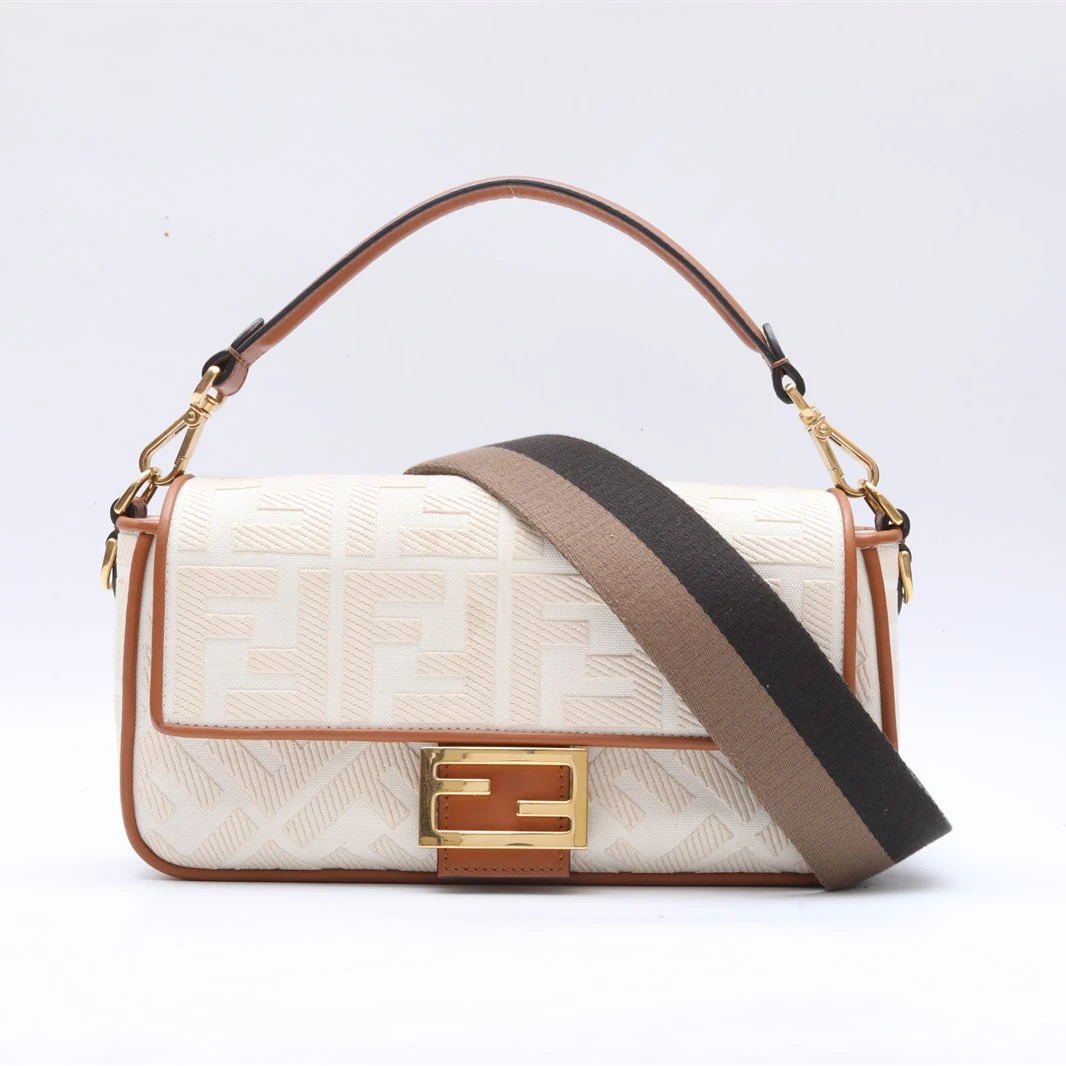 95新 FENDI/芬迪 小花Jerry P224829169 帆布刺绣法棍包