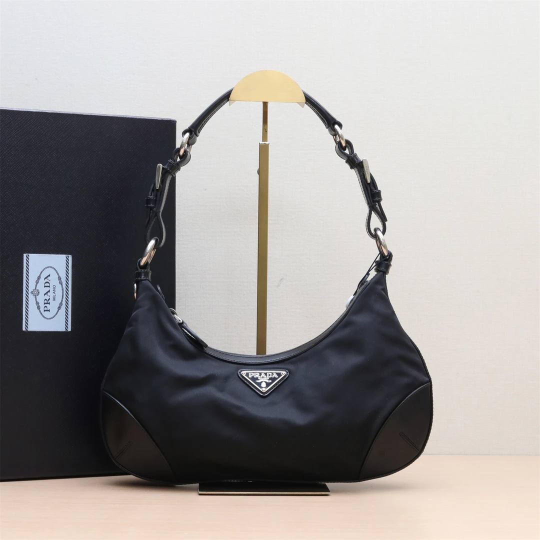 95新 Prada/普拉达 小花Jerry P234347108 单肩包 黑色 尼龙