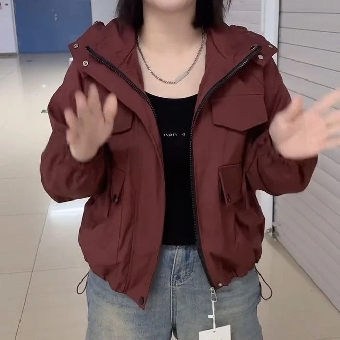 新款2024春秋早秋连帽宽松拉链冲锋衣短外套女短款上衣时尚休闲潮