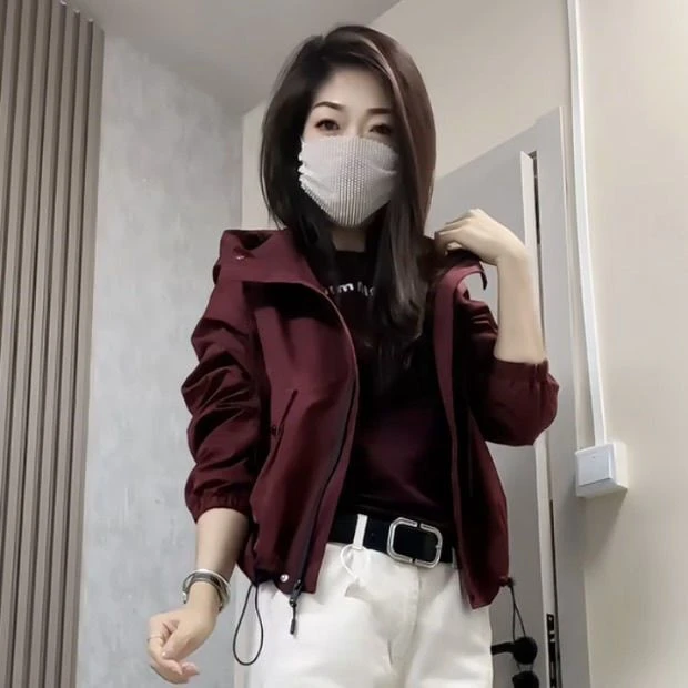 2025外套上衣休闲爆款宽松秋季百搭新款外穿连帽冲锋衣短款夹克女