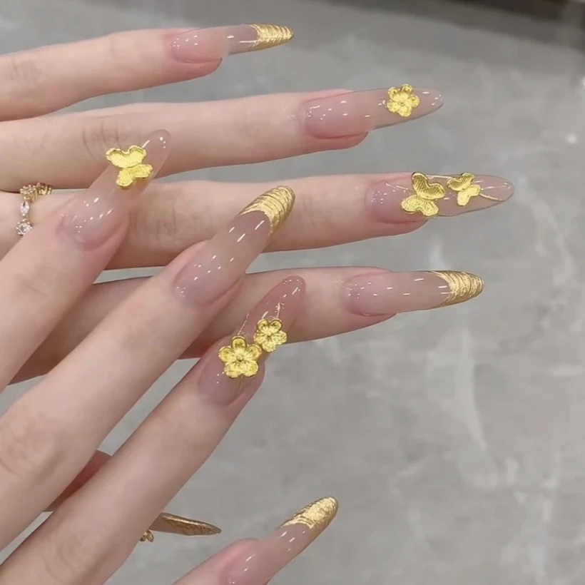 新年法式轻奢穿戴甲秋冬高级感显白时尚美甲2025新款爆款奢华金色