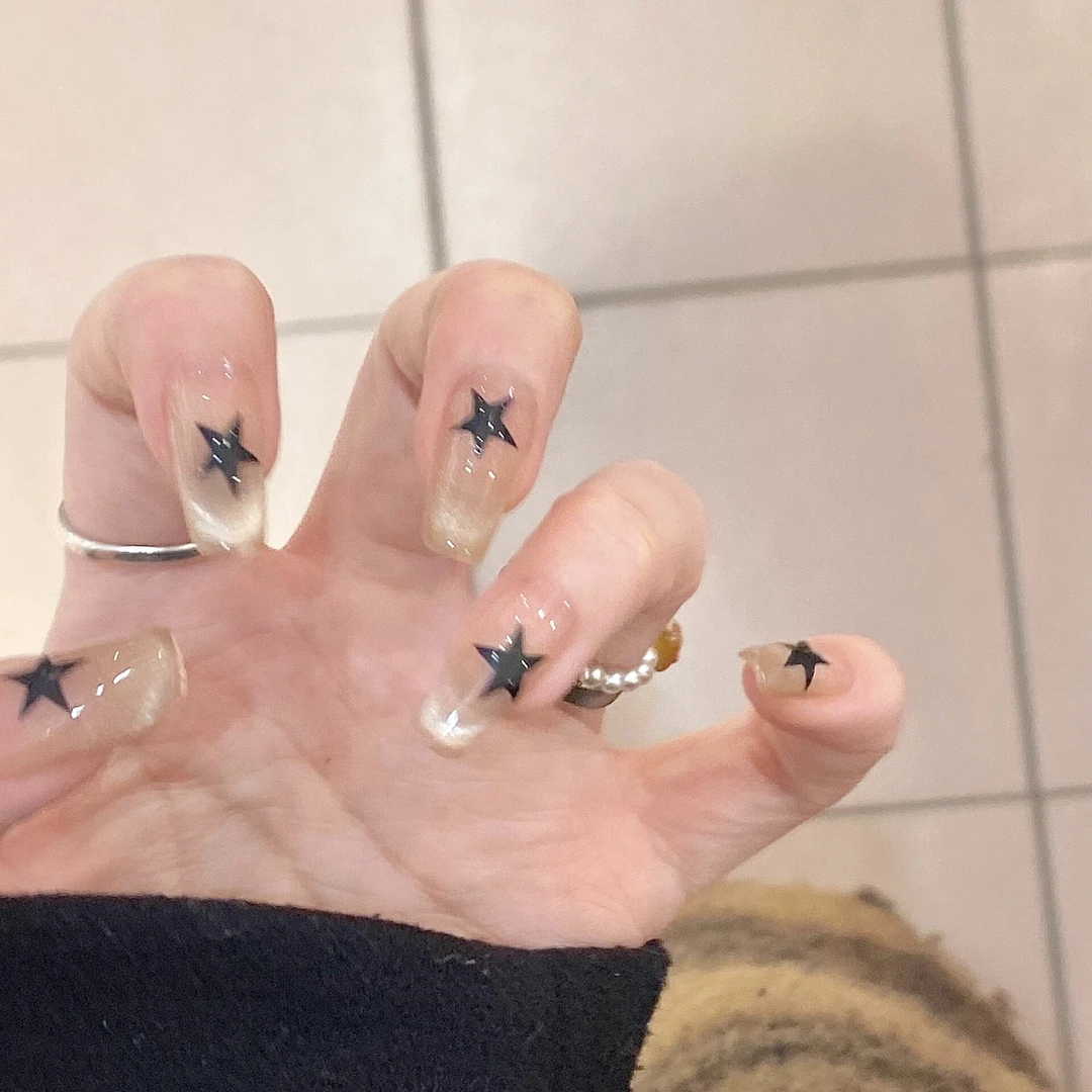 星星微笑猫眼穿戴甲ins爆款简约显白美甲贴片高级感气质返潮复古