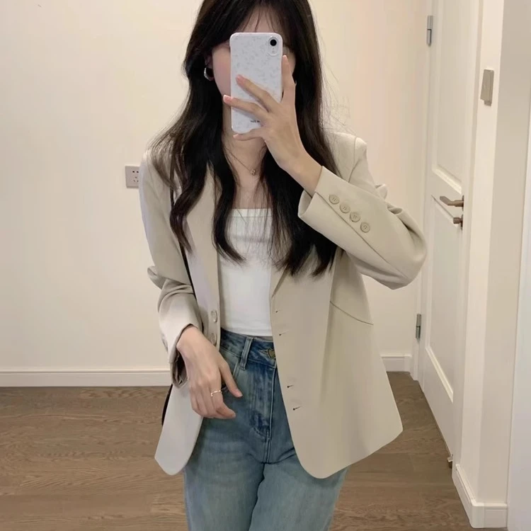 浅卡其休闲西装外套女春秋装新款小个子短款气质高级感百搭西服