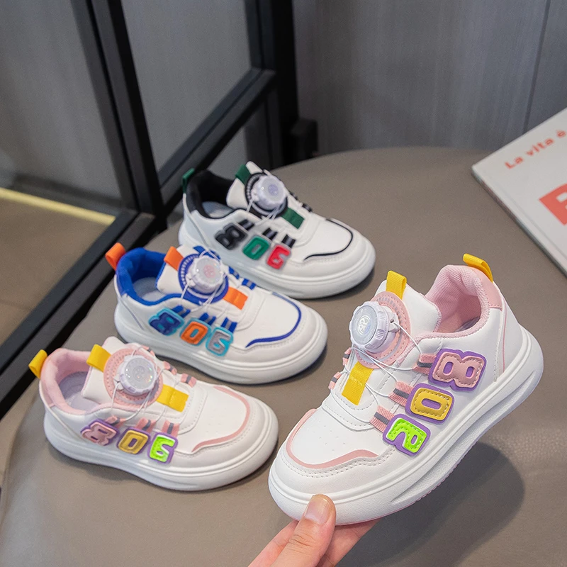 春秋款儿童校园运动鞋软底皮面男童旋转纽扣鞋女童时尚休闲板鞋