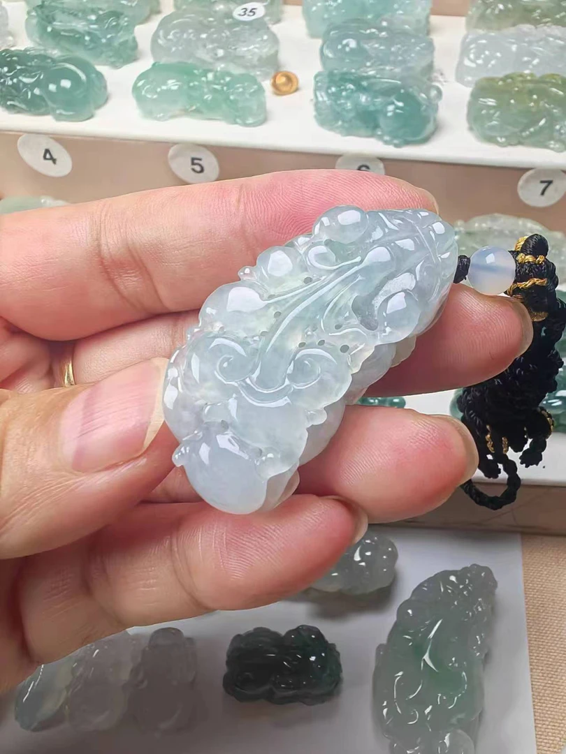 貔貅翡翠吊坠项链