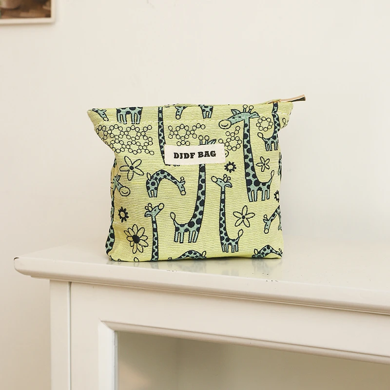 2024新款小号长颈鹿化妆包零钱包便携口红包大容量卫生巾收纳包女