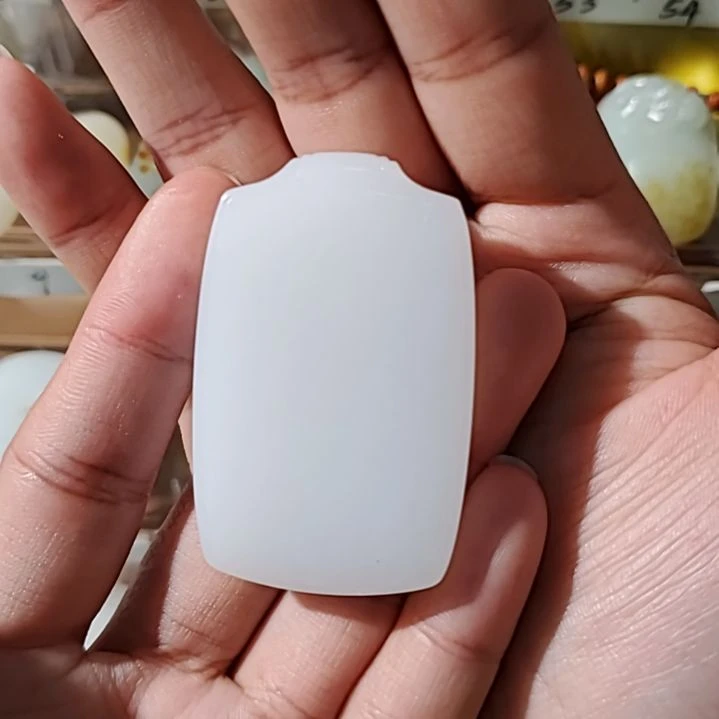 和田玉颈饰未镶嵌天花板级俄料平安无事牌