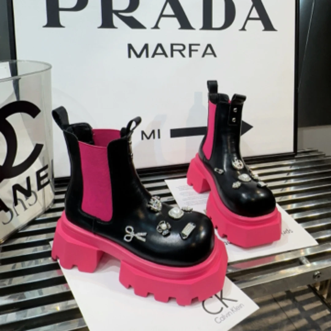 (7天左右发出)A.M艾墨儿冬季女款铆钉拼色金属扣件女款马丁靴