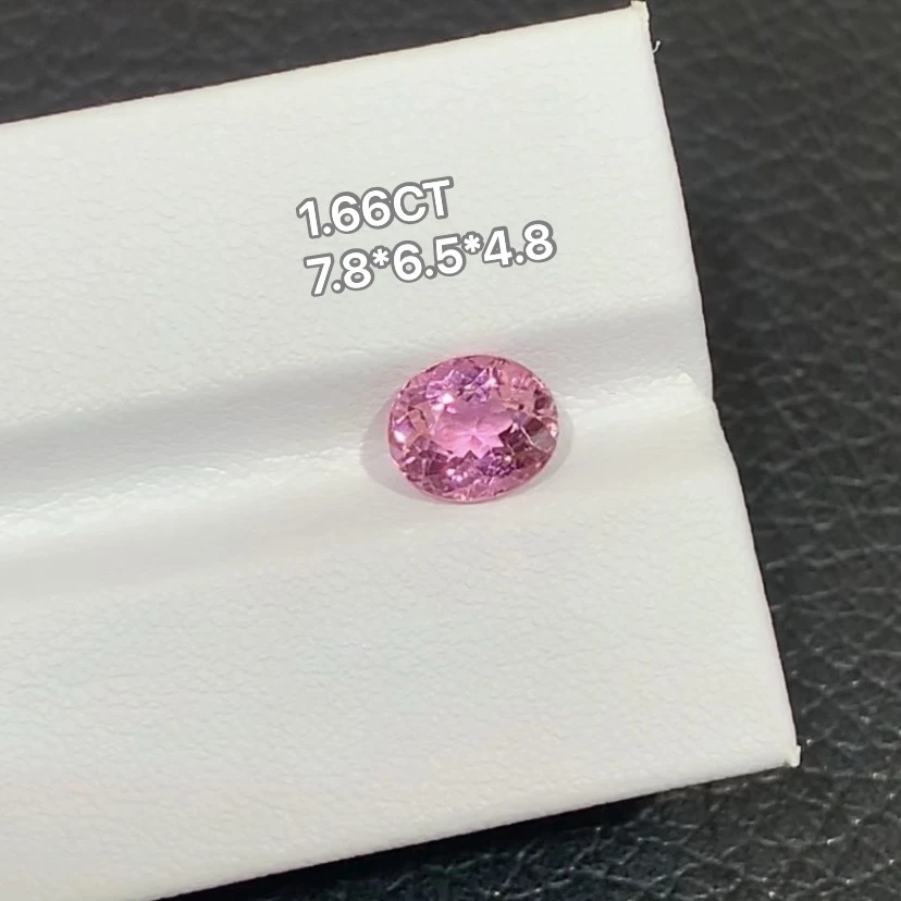 1.66克拉左右天然浓郁莲花粉色碧玺蛋形裸石粉色干净超闪满火彩美
