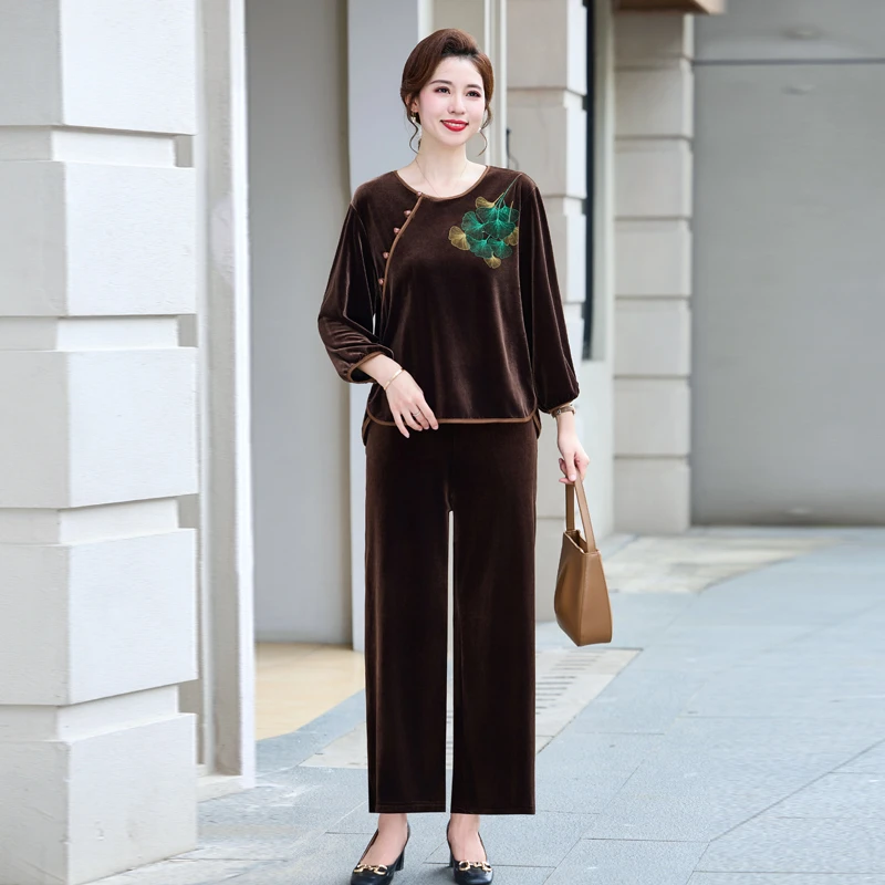 妈妈装秋装丝绒套装大码2024新款中老年女春秋洋气绣花两件套显瘦