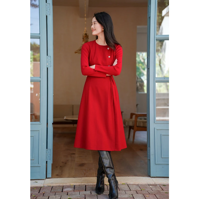 YINER音儿专选2024冬季新款中国红A字收腰羊毛连衣裙8C65105906