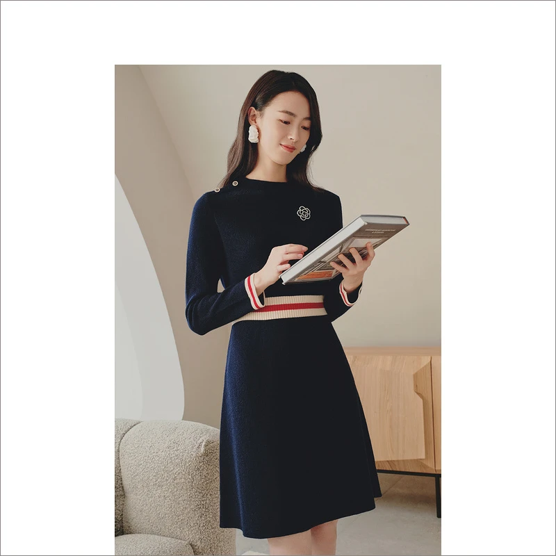 YINER音儿奥莱女装秋冬新款藏蓝气质撞色毛织连衣裙女8C62506436