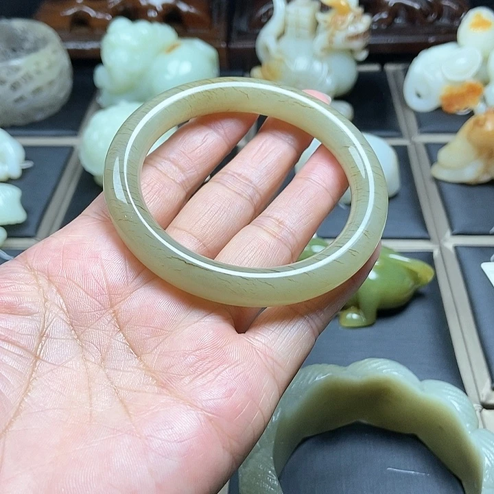和田玉手镯未镶嵌