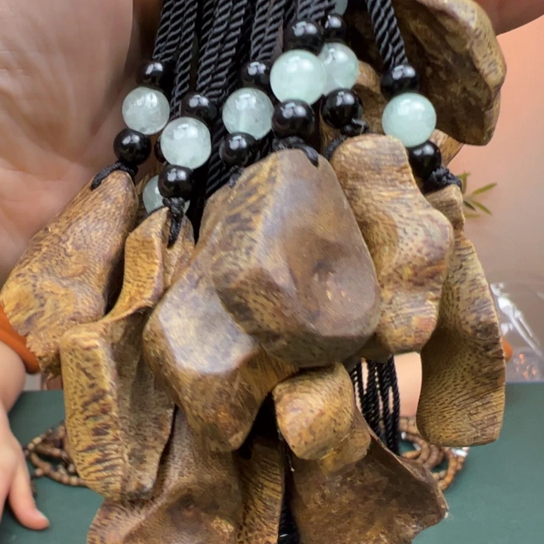 【闪购商品】沉香吊坠白奇楠天然壳子吊坠多样性发货一条