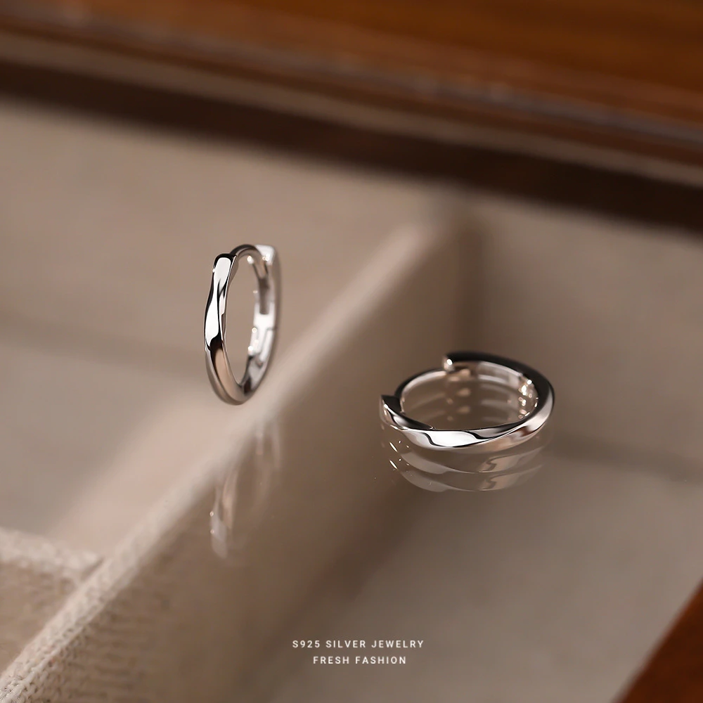 925银耳饰 纯银S925轻奢百搭高级感耳扣简约百搭耳圈莫比乌斯耳饰