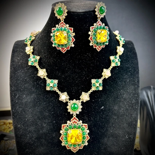 铜合金项链 复古宫廷风彩色项链轻奢绿色几何设计感镂空时尚饰品