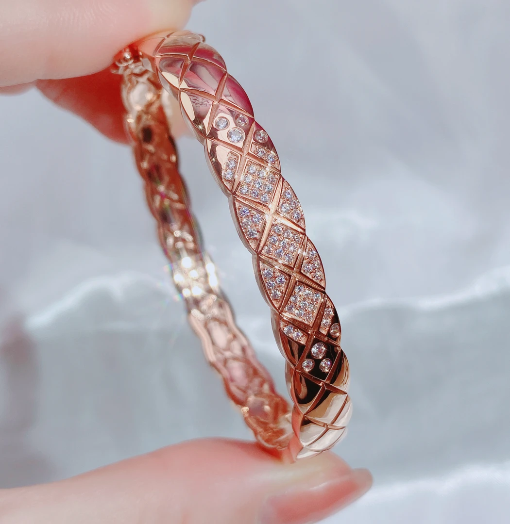 18k金重工版小香风大菱格手镯面宽7.7mm明星同款饰品