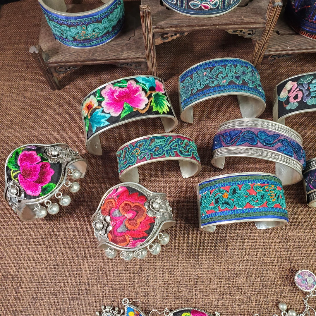 鑫宇苗绣 老绣 新绣 民族风手工刺绣 饰品 项链耳环手镯 压襟等