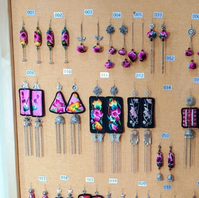 鑫宇苗绣 老绣 新绣 民族风手工刺绣 耳环项链 压襟等 国风服饰