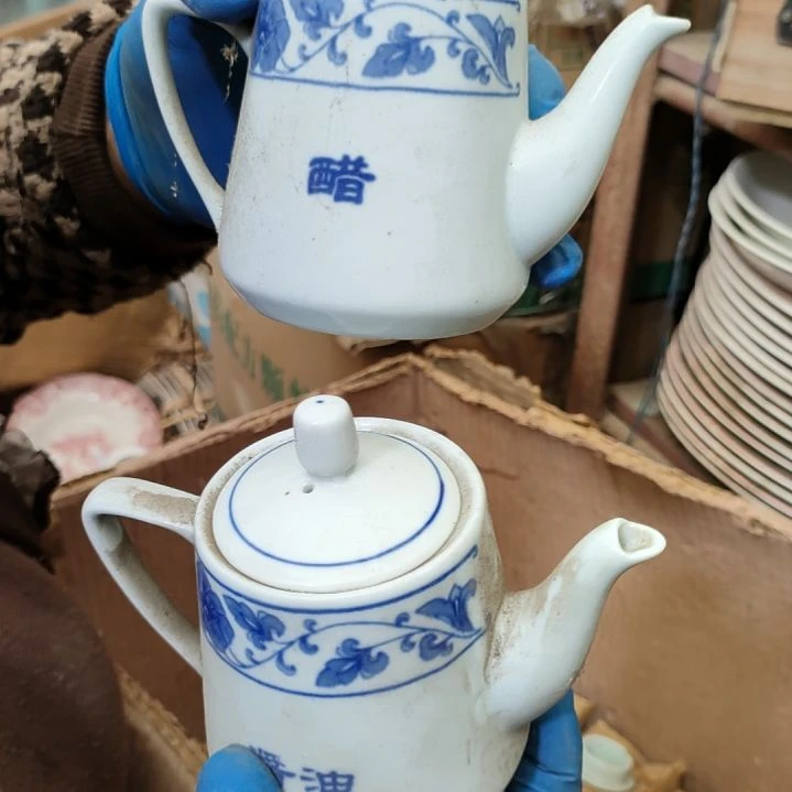摆件盘子碗茶壶啥都有