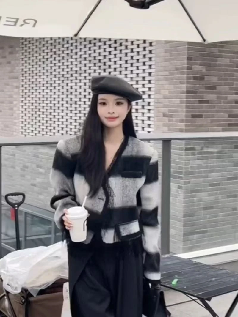 法式复古小香风气质短外套女新品设计感小众V领条纹流苏上衣Y097