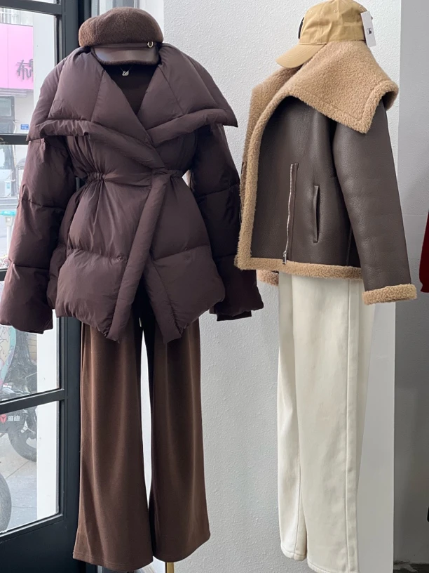 极简风大翻领女中长款保暖外套