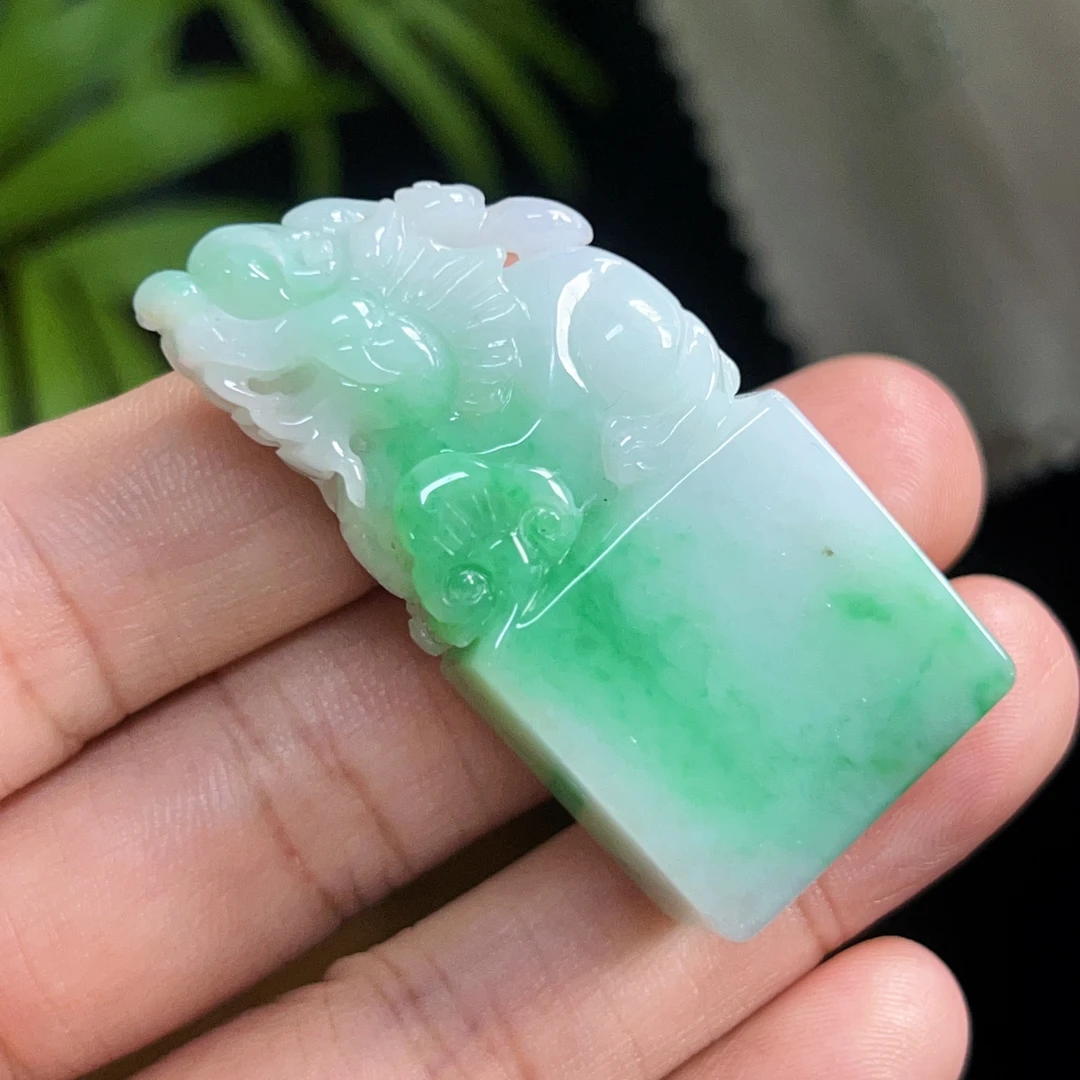天然翡翠细糯化起胶飘阳绿印章，卡43-20.6-13.6