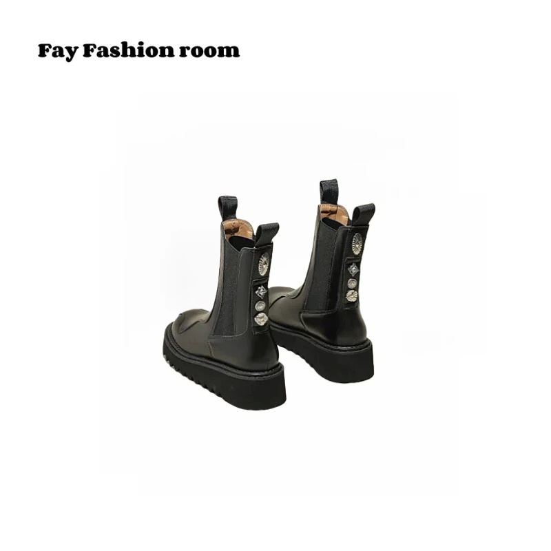 “徽章靴”显瘦增高切尔西靴秋冬新款厚底英伦短筒百搭时尚