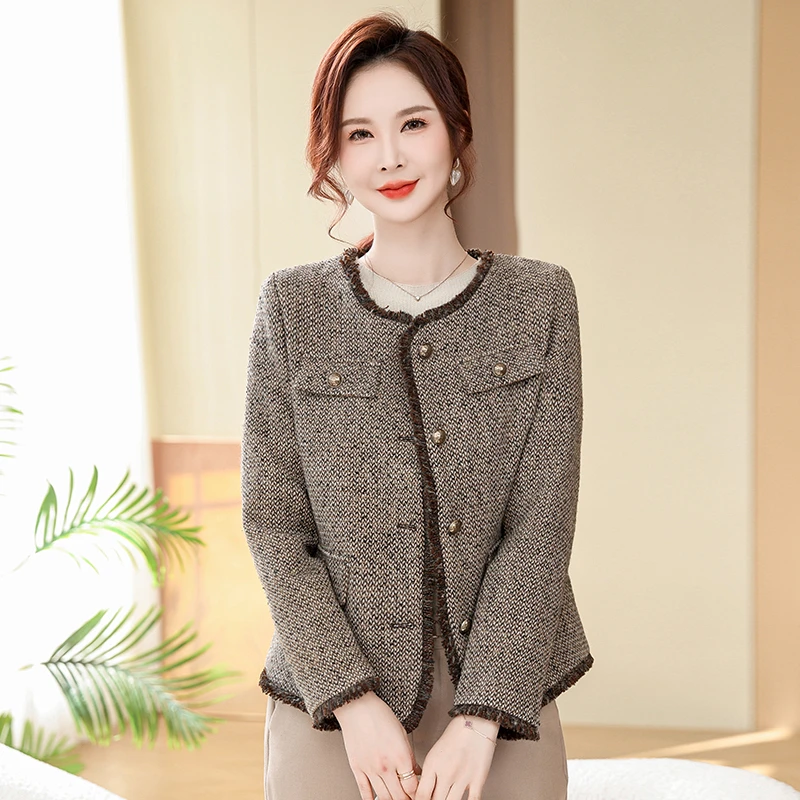 年轻妈妈春秋外套新款中年女装时尚洋气小香风中老年春秋短款上衣