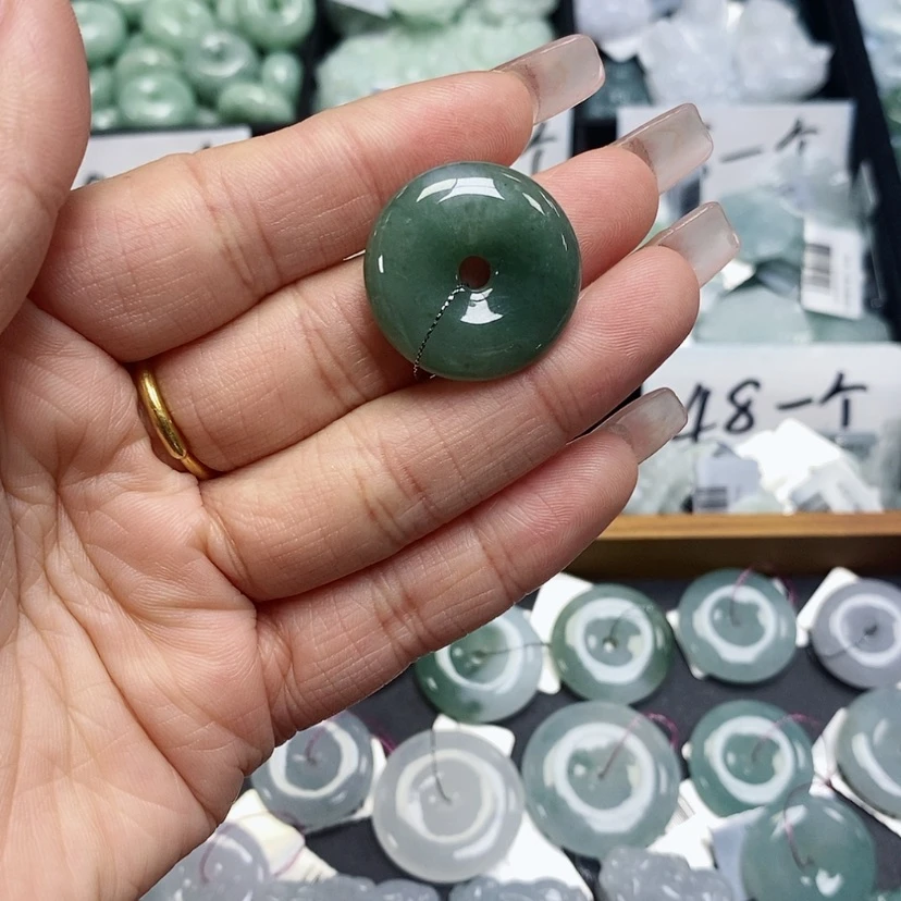 【闪购商品】翡翠颈饰未镶嵌小**志